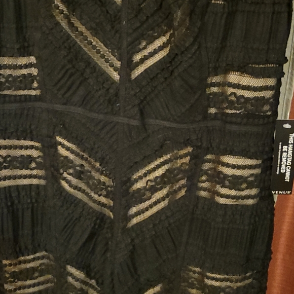 Bld with nude inner lining. - Picture 4 of 5